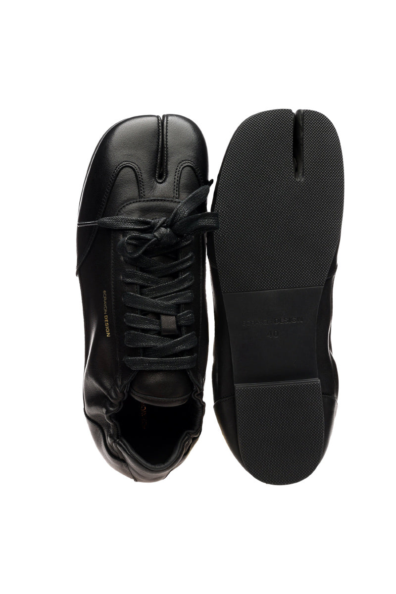 THIN-SOLE TABI SNEAKERS / WAXED TOP-GRAIN SOFT COWHIDE