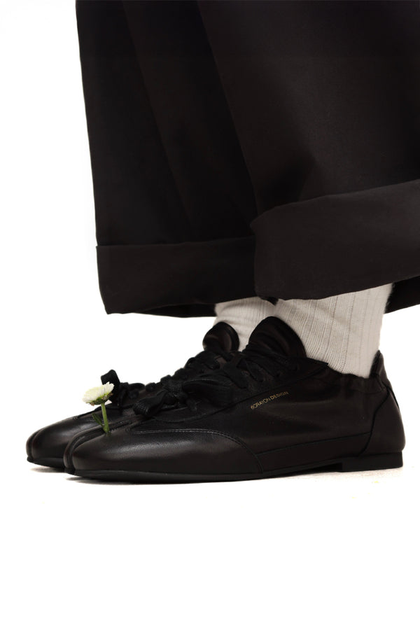 THIN-SOLE TABI SNEAKERS / WAXED TOP-GRAIN SOFT COWHIDE