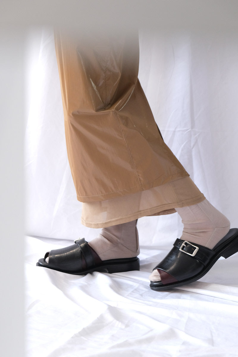 PLASTIC FABRIC LAYERD SKIRT / CAMEL