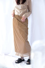 画像をギャラリービューアに読み込む, PLASTIC FABRIC LAYERD SKIRT / CAMEL