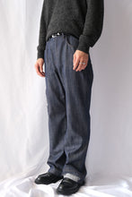 Load image into Gallery viewer, CIRCLE WINDOW JEANS / TRUE INDIGO