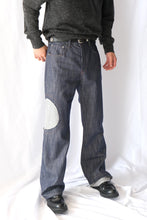 Load image into Gallery viewer, CIRCLE WINDOW JEANS / TRUE INDIGO