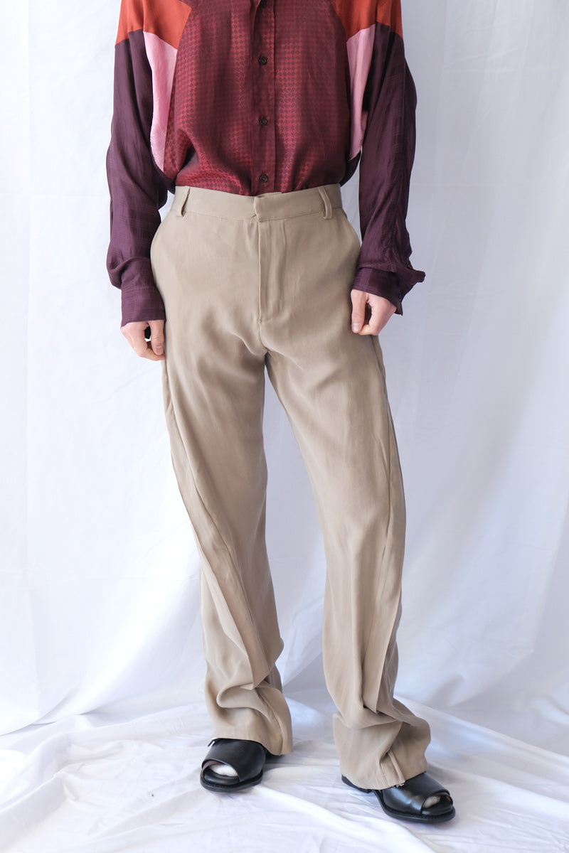 TWISTED TAILORED TROUSER / BEIGE