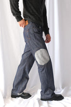 Load image into Gallery viewer, CIRCLE WINDOW JEANS / TRUE INDIGO