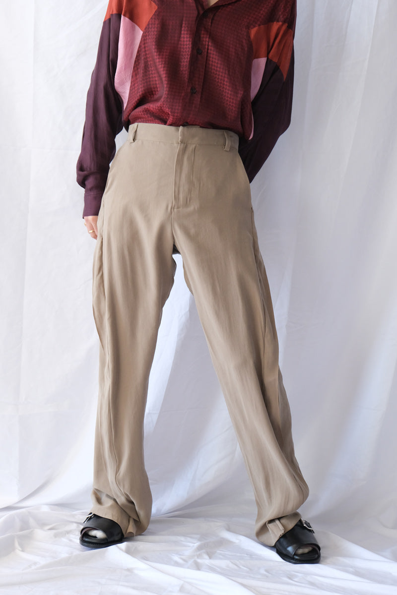 TWISTED TAILORED TROUSER / BEIGE
