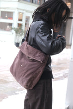 画像をギャラリービューアに読み込む, SLING BAG / OVERDYED CHOCO MELON
