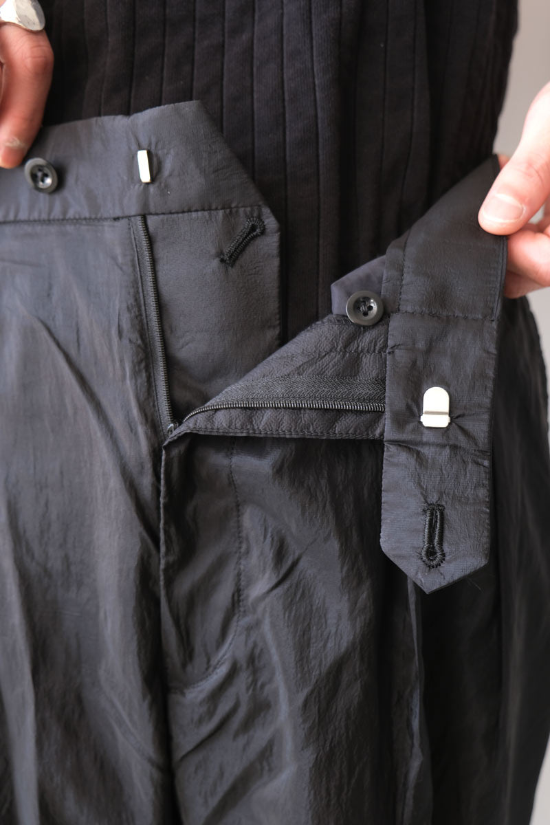 POLY MESH CARGO SHORTS / BLACK × GREEN 