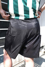 Load image into Gallery viewer, POLY MESH CARGO SHORTS / BLACK × GREEN 