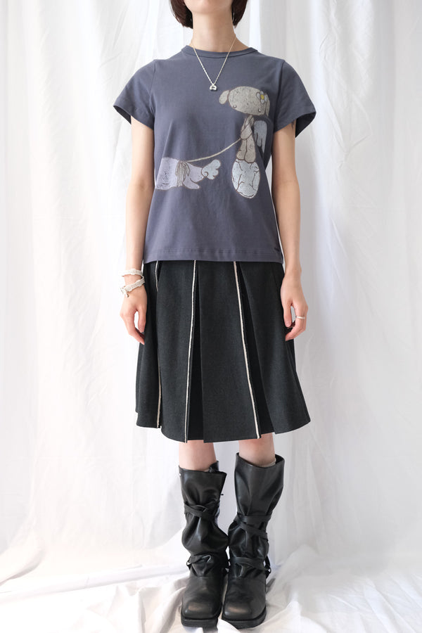 RAW HEM PLEATS SKIRT / CHARCOAL