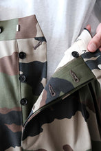 Load image into Gallery viewer, POLY MESH CARGO SHORTS / BLACK × GREEN 