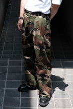 Load image into Gallery viewer, POLY MESH CARGO SHORTS / BLACK × GREEN 