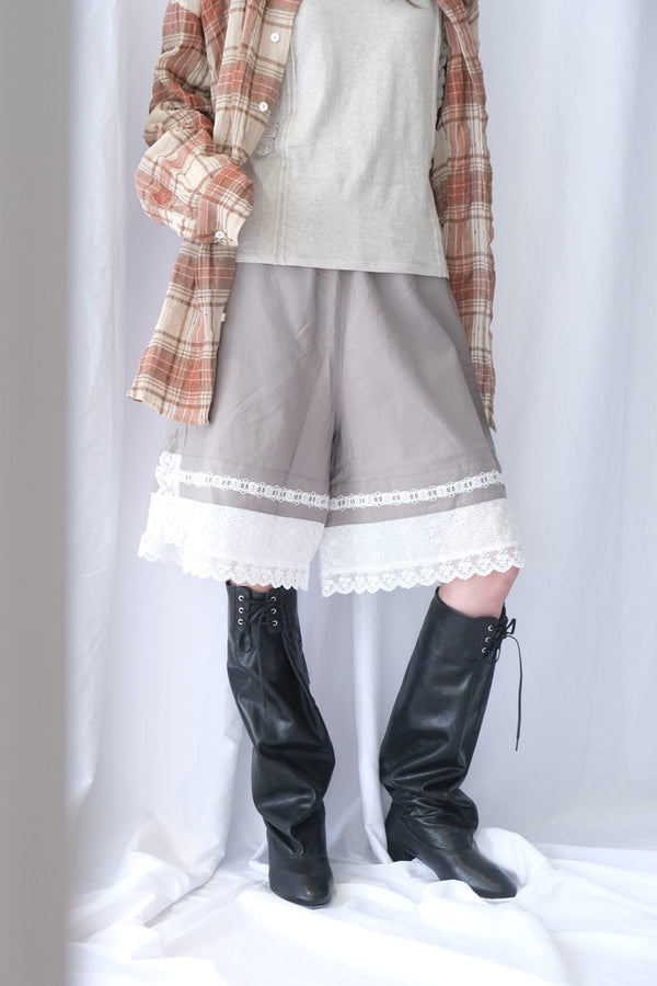 LACE SHORTS / COCOA