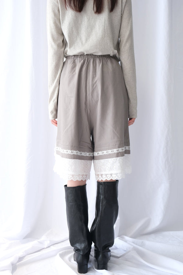 LACE SHORTS / COCOA