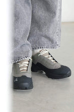 Load image into Gallery viewer, KHATARINA LIGHT HIKING SHOES / DARK GREY TAUPE