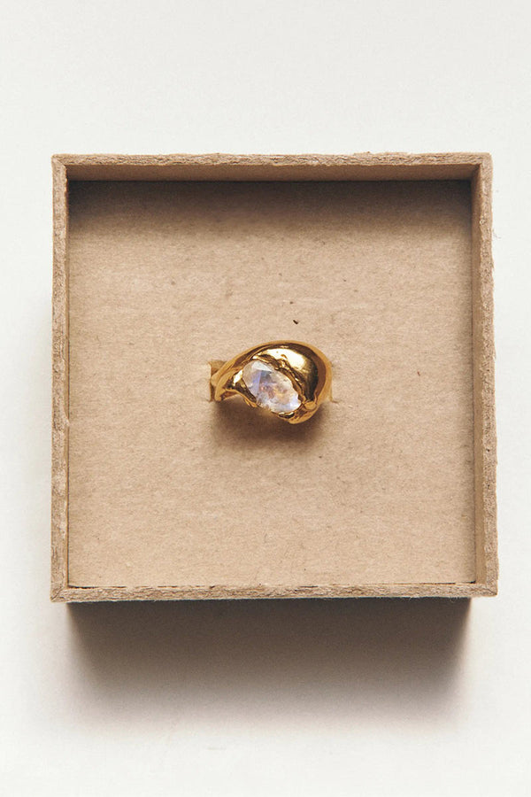 JUNIO RING / 18K GOLD PLATED 925 STERLING SILVER-NATURAL RAINBOW MOONSTONE