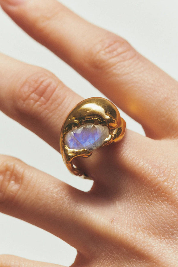 JUNIO RING / 18K GOLD PLATED 925 STERLING SILVER-NATURAL RAINBOW MOONSTONE