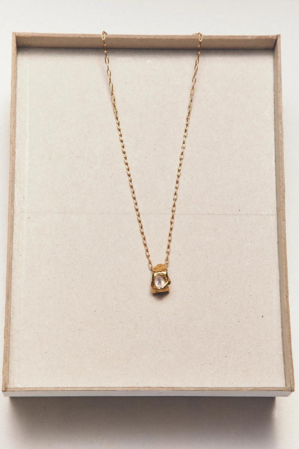 JUNIO NECKLACE / 18K GOLD PLATED BRASS/RAINBOW MOONSTONE