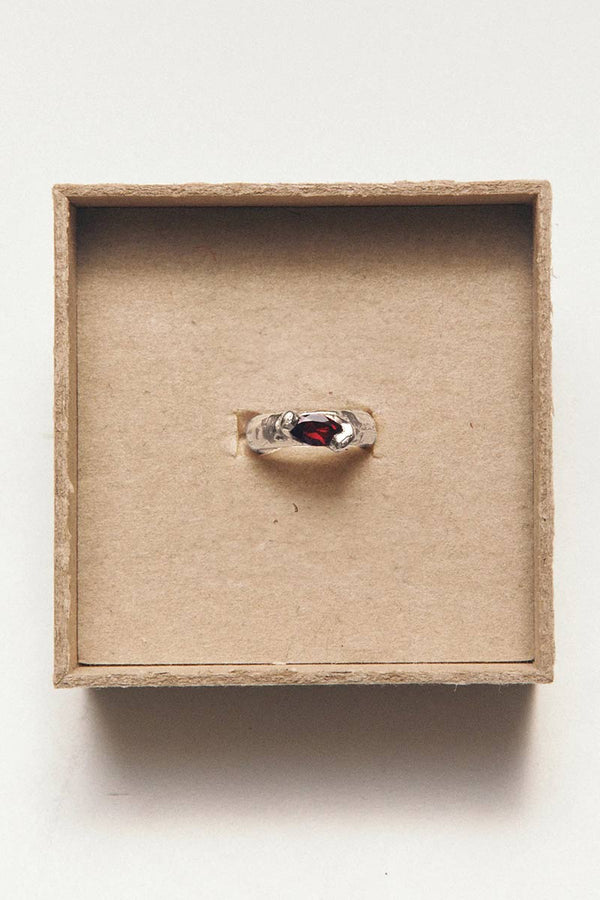 ENERO RING / 925 STERLING SILVER-NATUTAL RED GARNET
