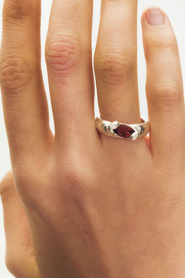 ENERO RING / 925 STERLING SILVER-NATUTAL RED GARNET
