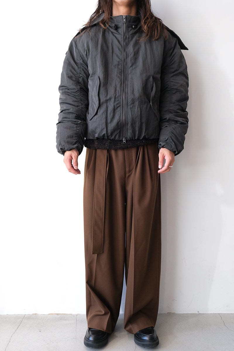 DOBBY CLOTH 2TUCK BELTED WIDE PANTS / BROWN