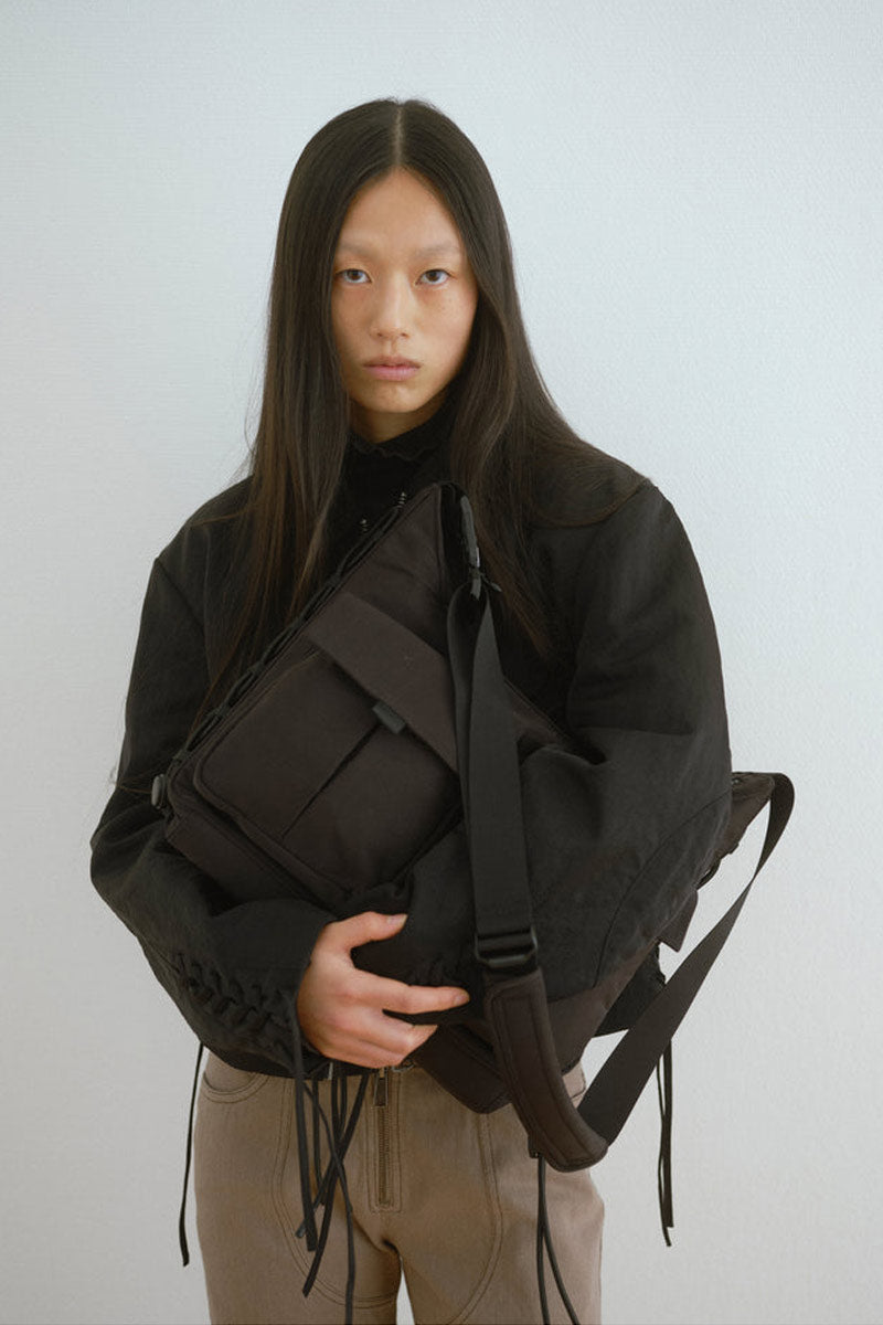 MESSENGER BAG / BLACK NYLON TWILL
