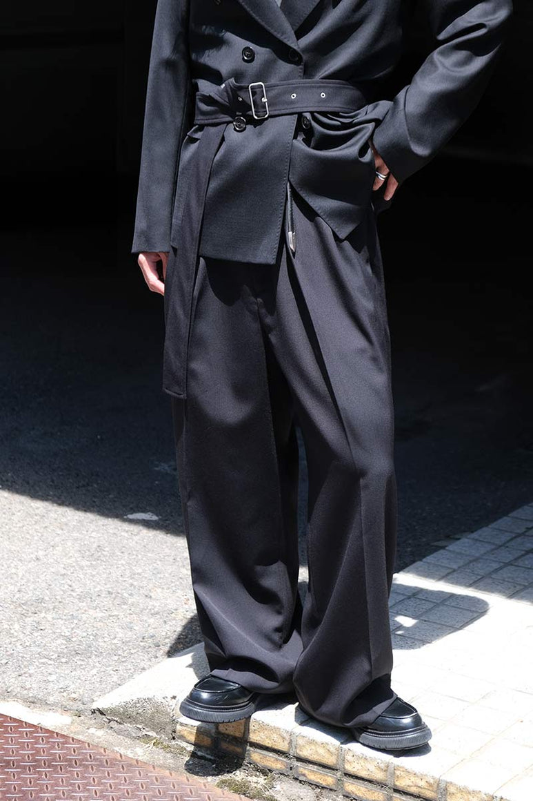 DOBBY CLOTH 2TUCK BELTED WIDE PANTS / BLACK