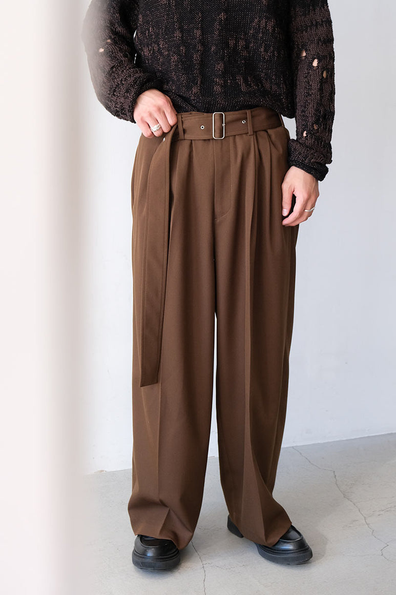 DOBBY CLOTH 2TUCK BELTED WIDE PANTS / BROWN