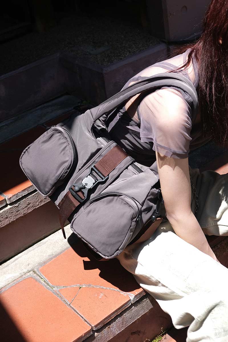 HOPE | HANDBAG / MUD BROWN 2WAYナイロンハンドバッグ – STOCK