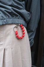Load image into Gallery viewer, DICKE PERLEN SHORT KEYHOLDER / RED