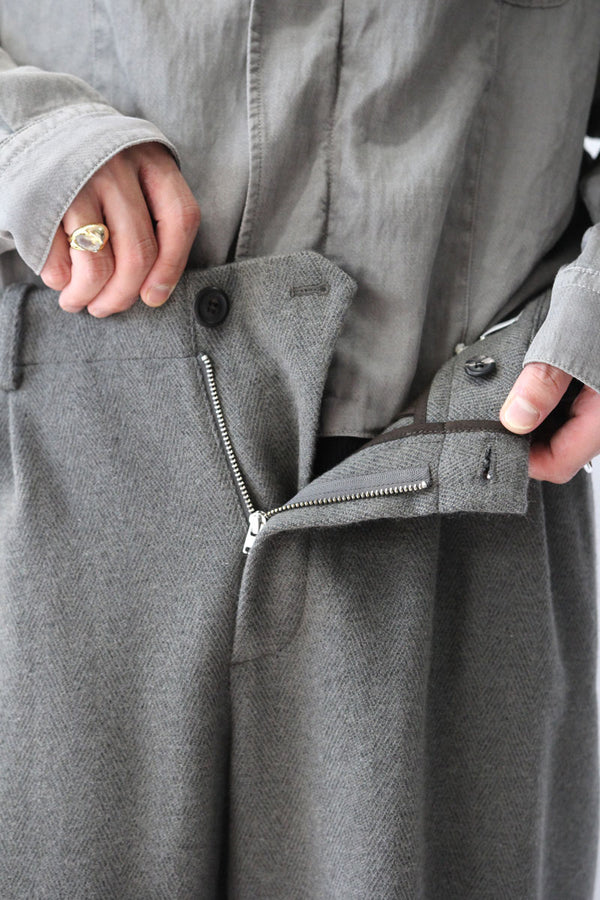 BRIDGE CHINO / NIGHT PINE FISHBONE BOUND WOOL [Expected to arrive in Autumn/Winter 2026]