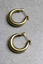 Load image into Gallery viewer, GOLD FILLED EARRINGS / GOLD