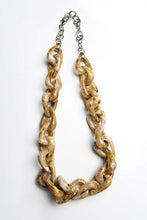 Load image into Gallery viewer, RESIN NECKLACE / BEIGE