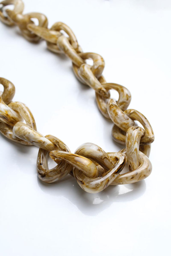 RESIN NECKLACE / BEIGE