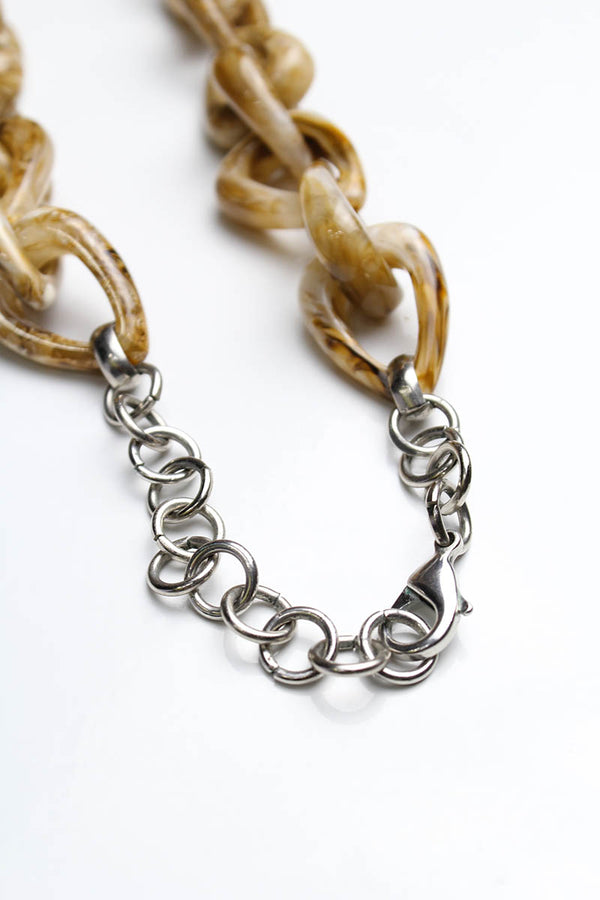 RESIN NECKLACE / BEIGE