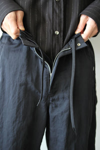 RECYCLE NYLON ZIP SHORT PANTS / BLACK