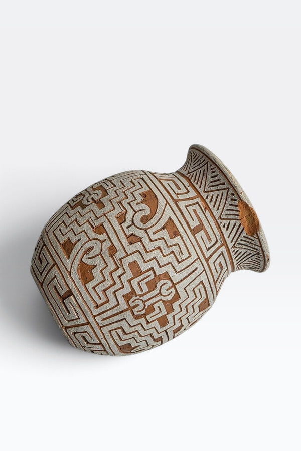 SMALL SERAMIC VASE FOR DISPLAY