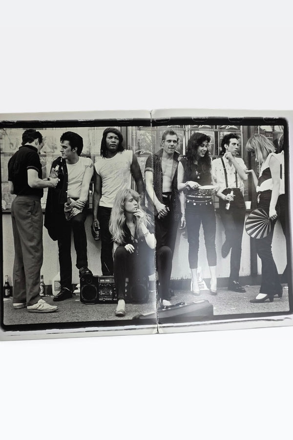 ON THE STREET 1980 AMY ARBUS