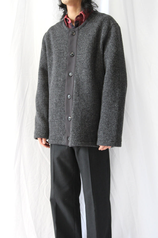 LINER CARDIGAN / FROSTED CHARCOAL PRESS WOOL