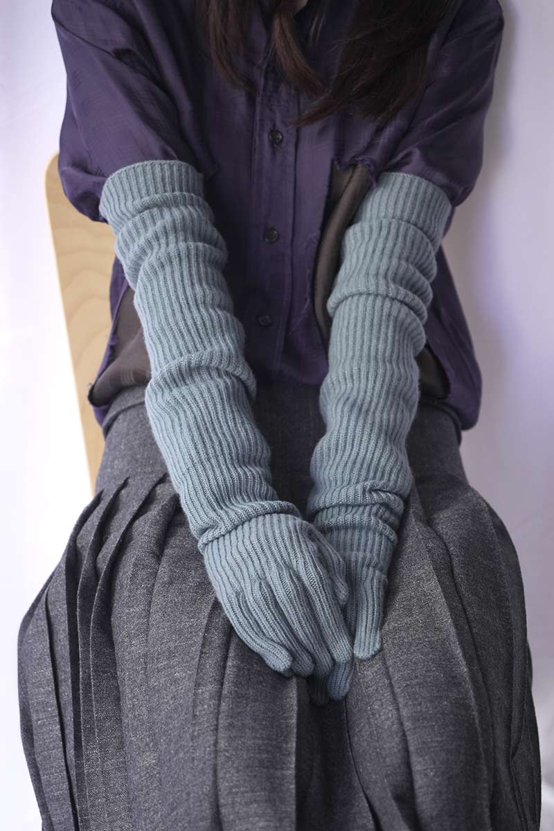 EXTRA FINE MERINO WOOL KNIT LONG GLOVES / BLUE GRAY