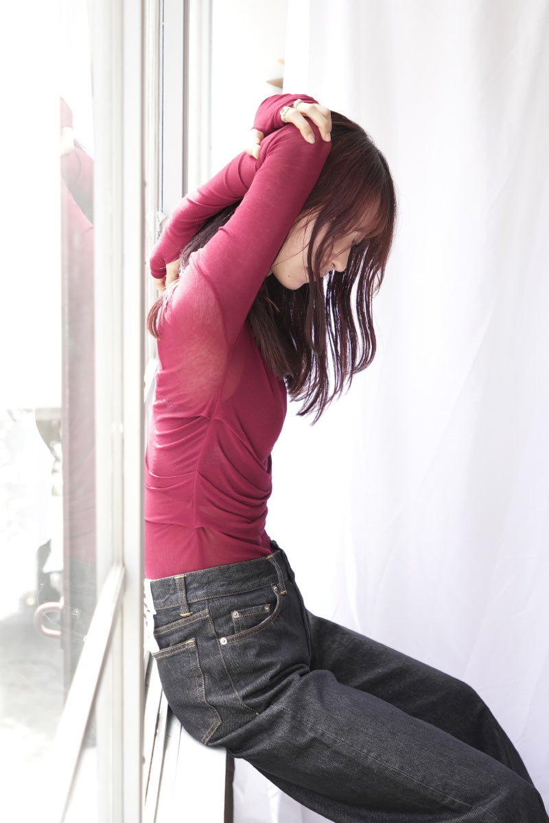 SHEER FRAISE SIDE TUCK TOP / WINE