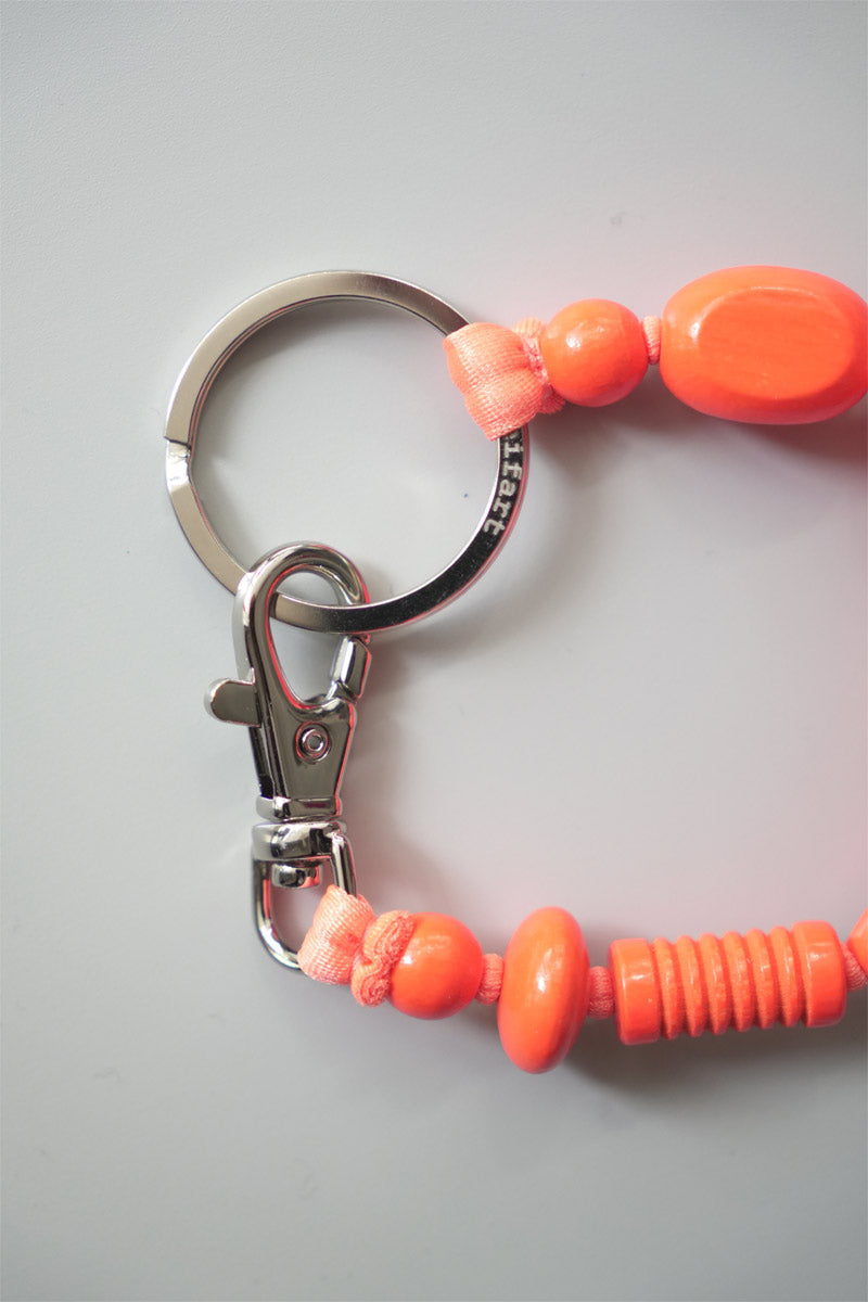 INA SEIFART | PERLENMIX SHORT KEYHOLDER / NEON ORANGE ウッドビーズ