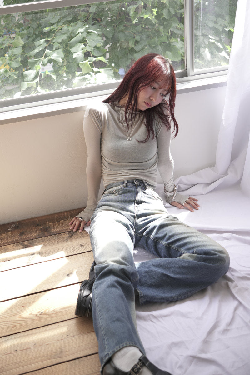 SHEER FRAISE SIDE TUCK TOP / MOSS