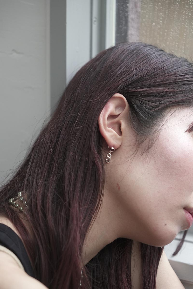 RED VINE STUDS EARRINGS / SILVER PLATED
