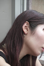 画像をギャラリービューアに読み込む, RED VINE STUDS EARRIGS / SILVER PLATED