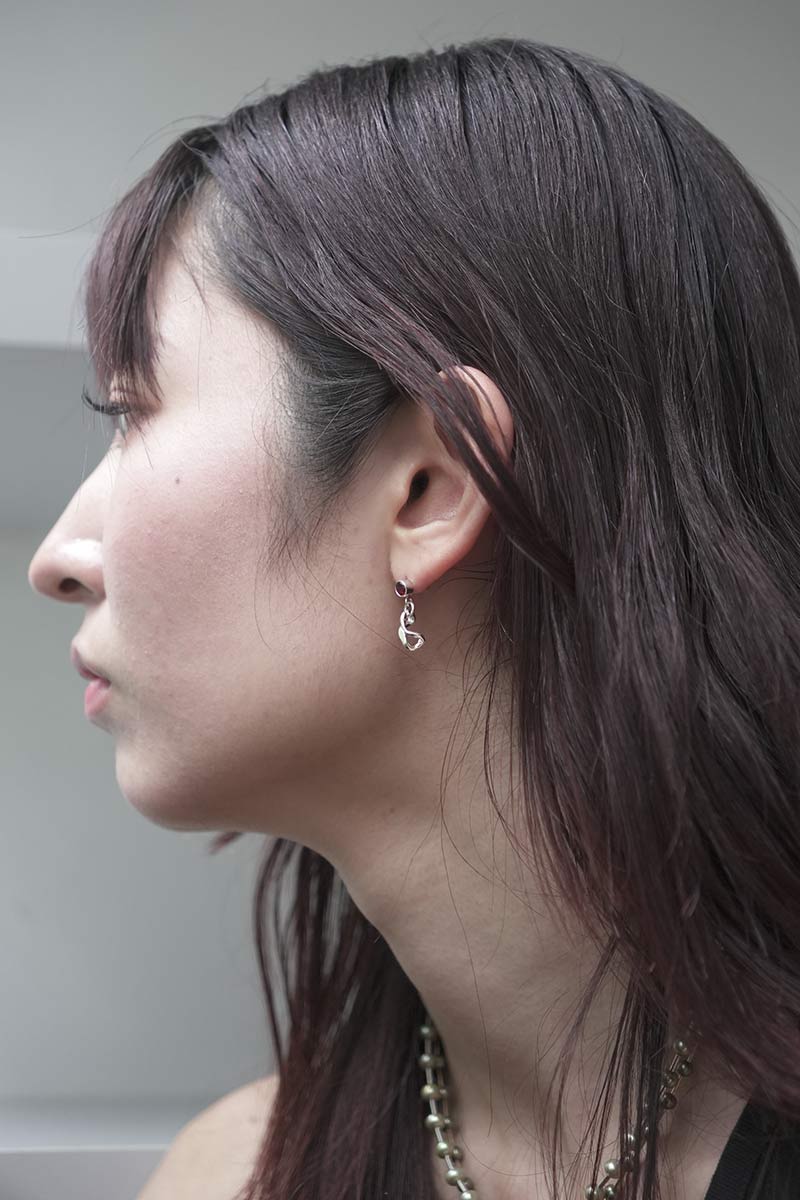 RED VINE STUDS EARRINGS / SILVER PLATED