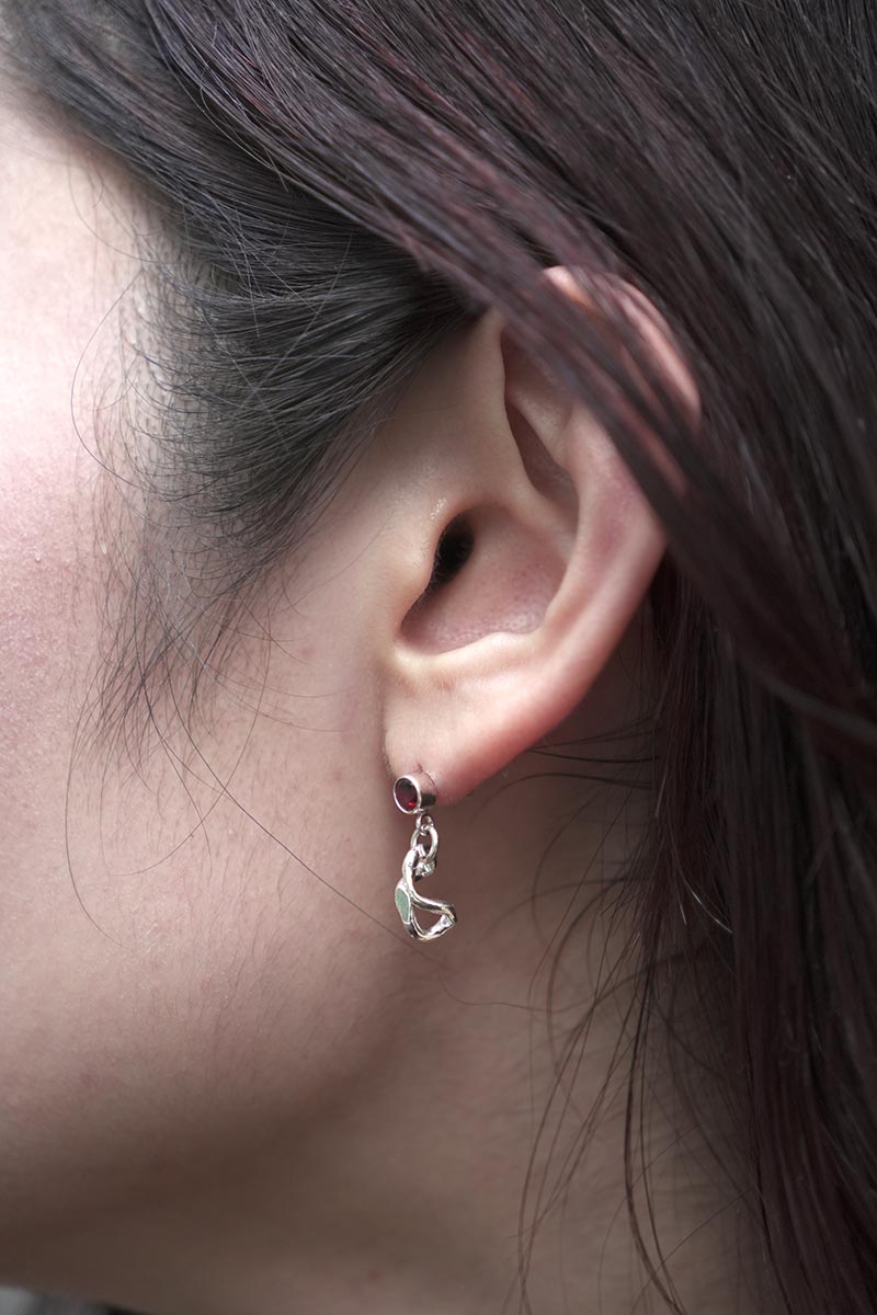RED VINE STUDS EARRINGS / SILVER PLATED