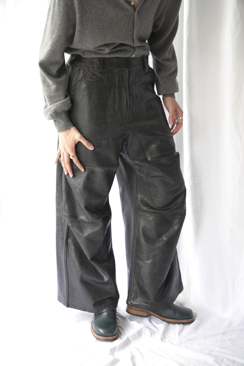 CRACKING COATED MILITARY PANTS .16 / DARK CHARCOAL BASE