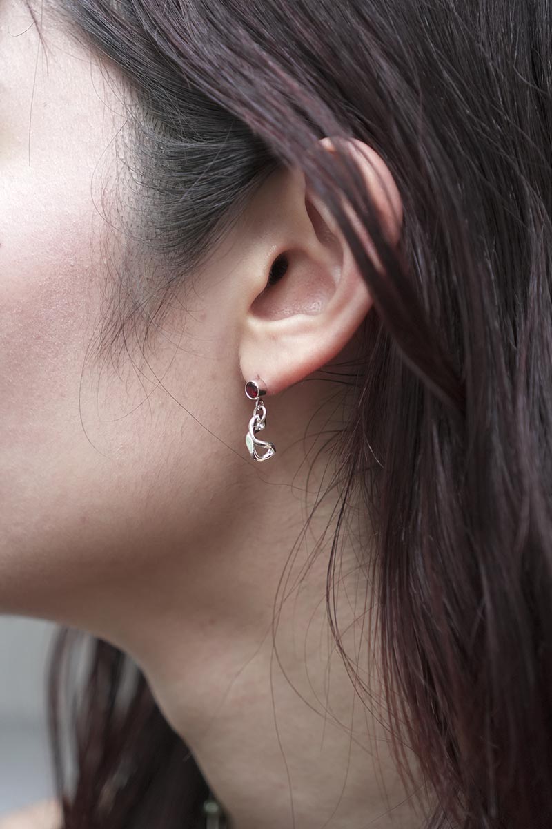 RED VINE STUDS EARRINGS / SILVER PLATED