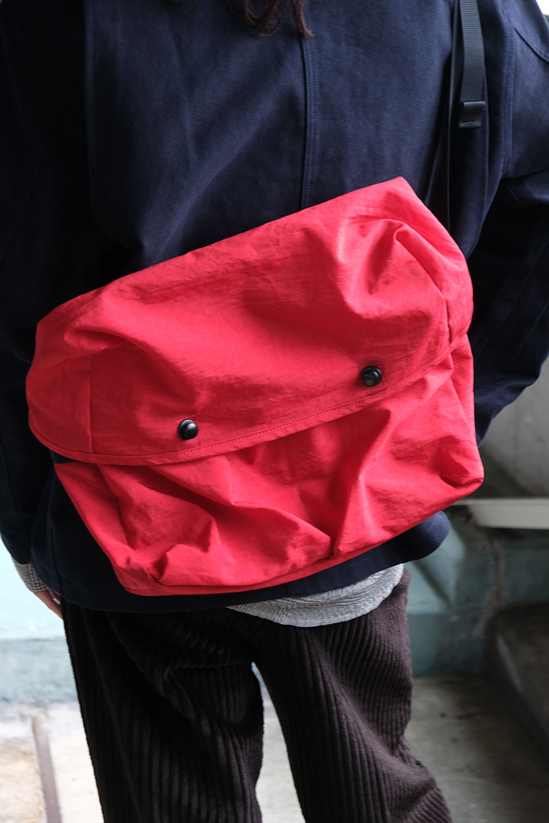 R19 GEAR-4 MINI MESSENGER / WARATAH NYLON
