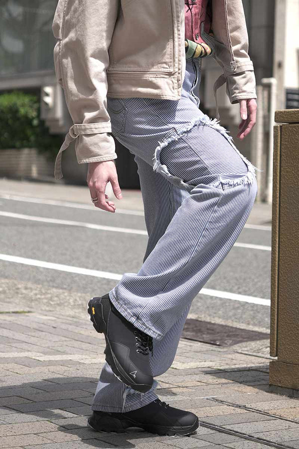 CIRCLE WINDOW JEANS / LIGHT WASH BLUE STRIPE [30% 할인]